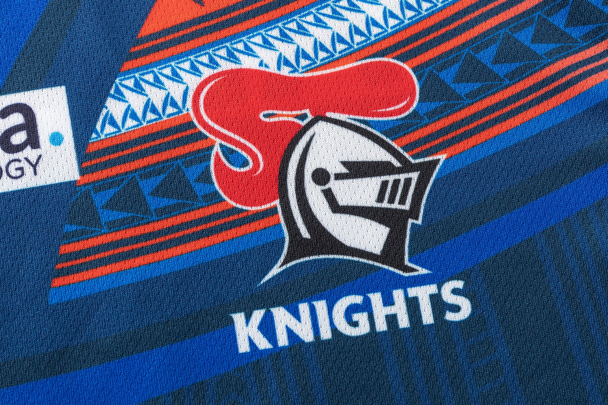 Newcastle Knights 2026 NRL Mens Warm Up Shirt